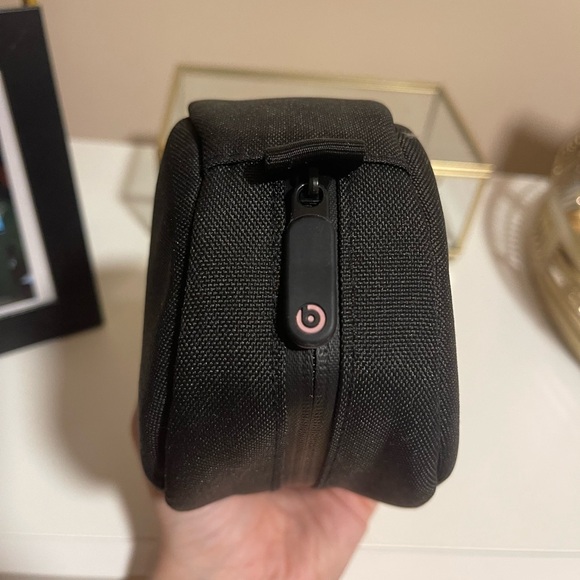 MOVING SALE BEATS ROSE GOLD HEADPHONES - Picture 6 of 9